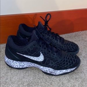 Men’s Black and White Tennis Shoes